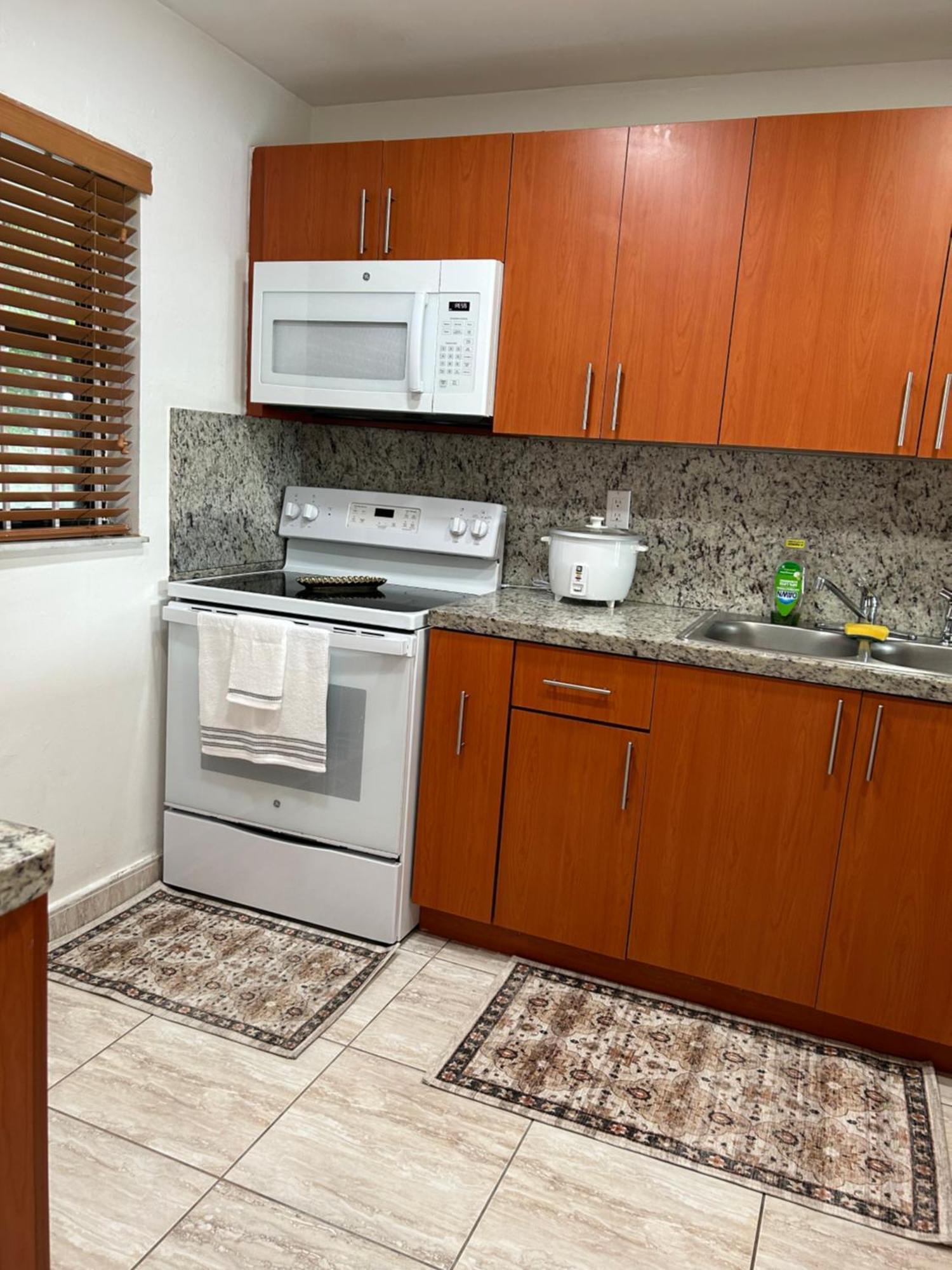 Beautiful Apartment With Very Elegant Colonial Decoration Tamiami Eksteriør billede