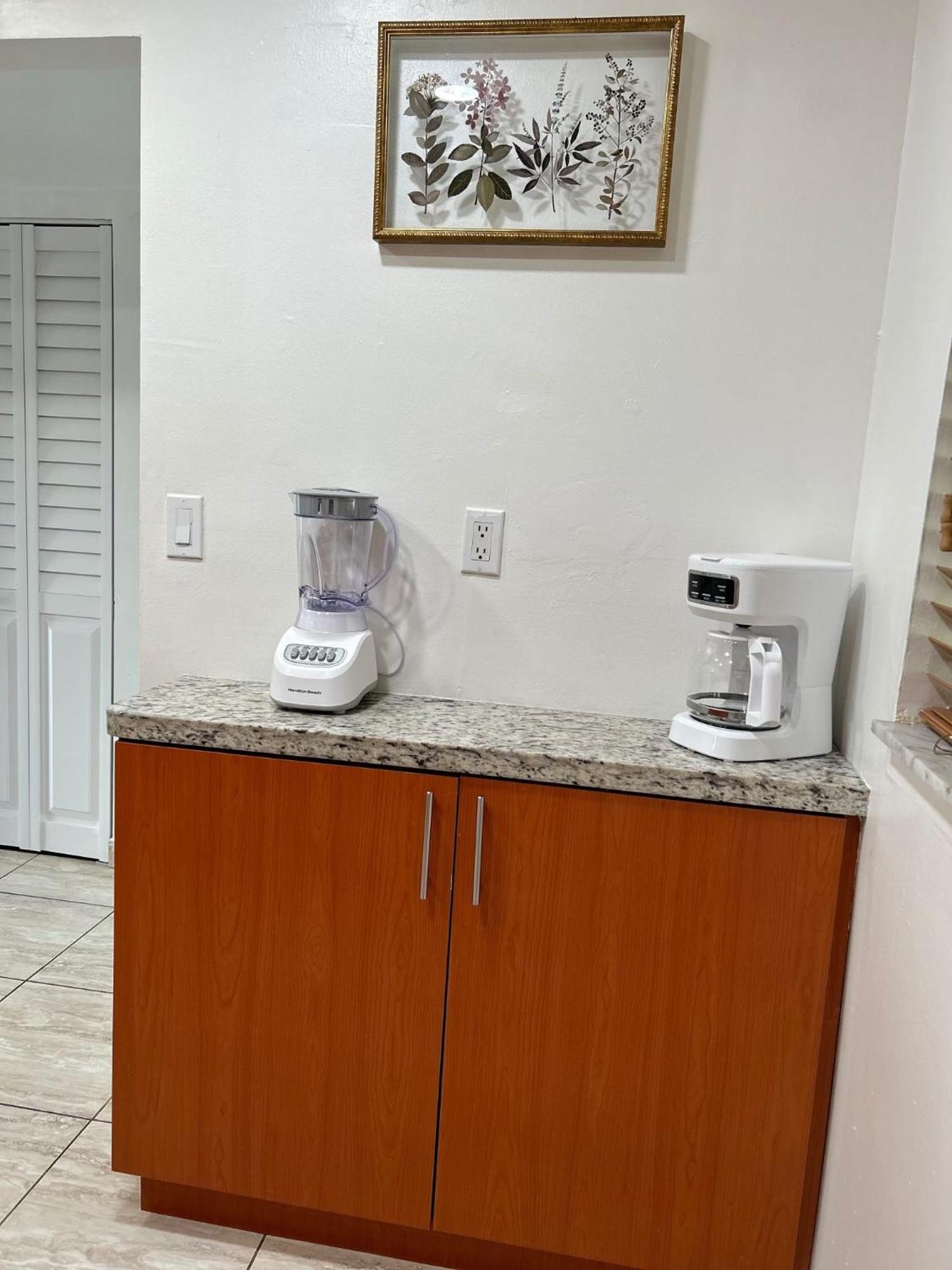Beautiful Apartment With Very Elegant Colonial Decoration Tamiami Eksteriør billede