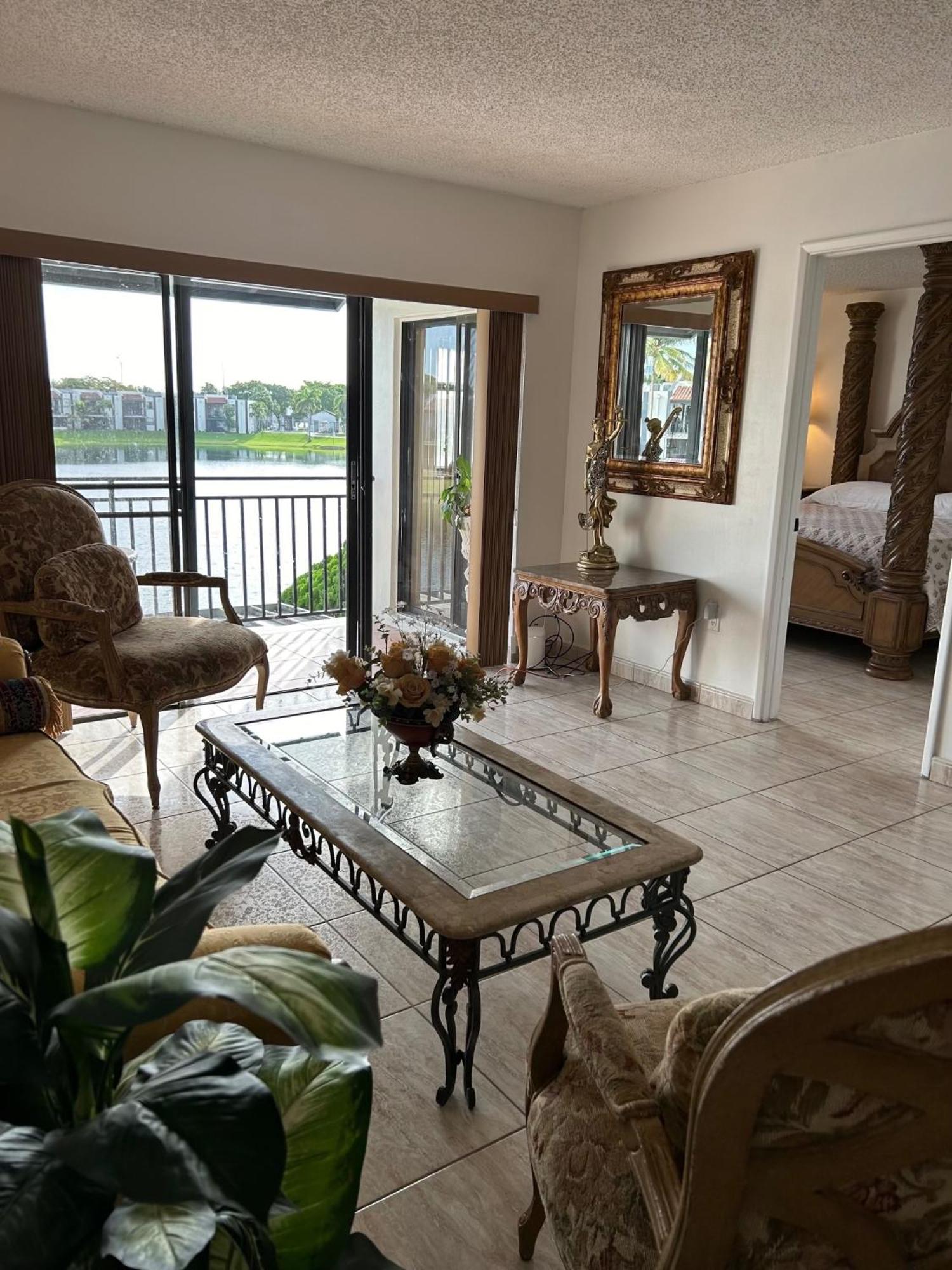 Beautiful Apartment With Very Elegant Colonial Decoration Tamiami Eksteriør billede